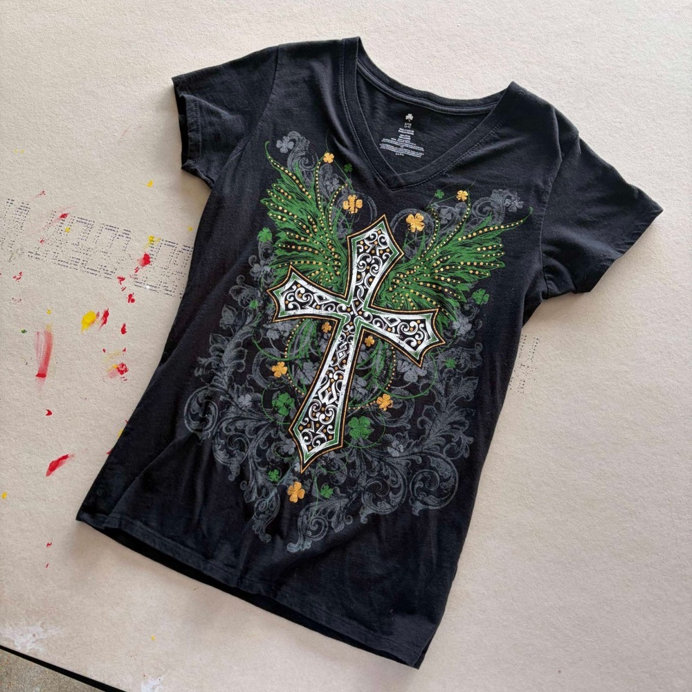 Y2K Lucky Brand Celtic Cross V-Neck T-shirt